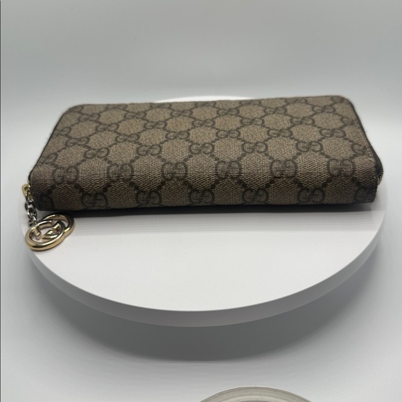 Authentic Gucci GG supreme zip around wallet - Picture 7 of 9